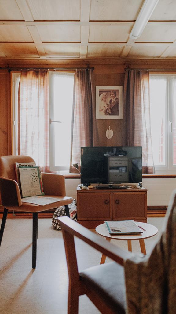 Blick in ein helles freundliches Zimmer